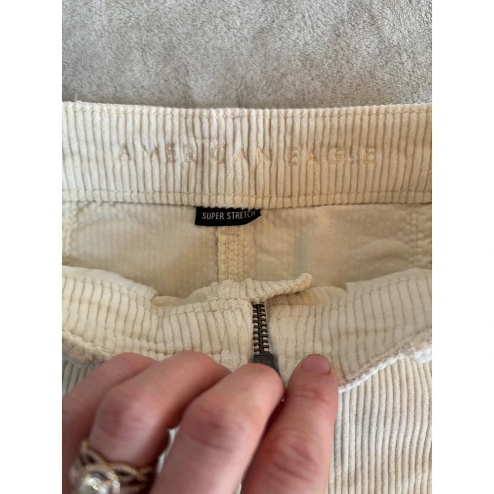 American Eagle Cream Corduroy Mini Skirt Front Zip Stretch Womens Sz‎ 2